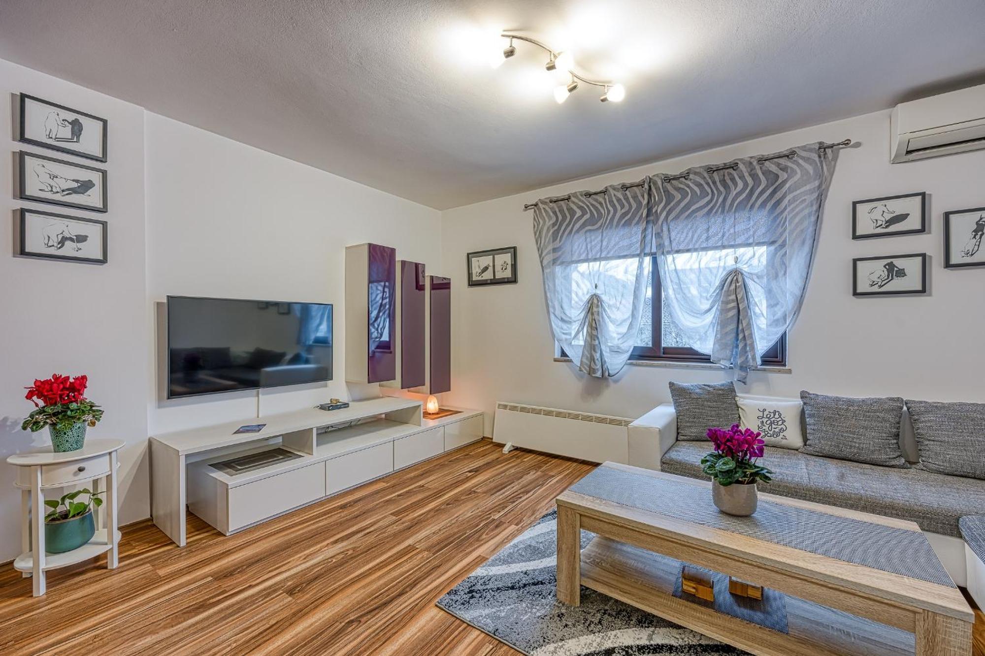 Apartments Suki โรวีน ภายนอก รูปภาพ